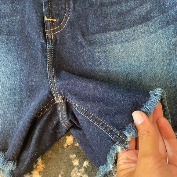 Jen 7 // 7 For All Mankind Mid Shorts - Picture 3 of 8